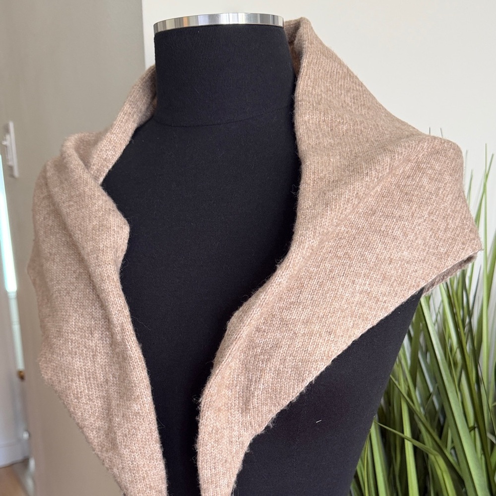 EUC Beige Lightweight Triangle Knit Shawl Collar Sweater Wrap - Picture 2 of 6